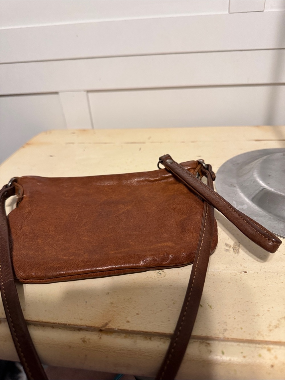 Women's Rough & Tumble Brown Leather Crossbody Bag with Zipper Top - Picture 4 of 4